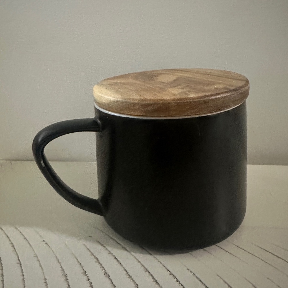 Black Mug with Wooden Lid